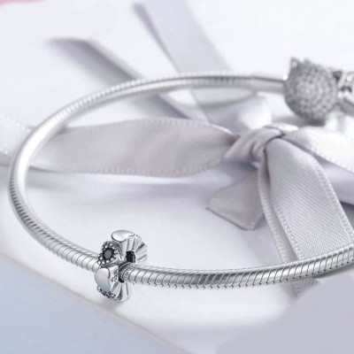 Charms Czarna Kwiatowa Harmonia – Srebro 925 Elegancja