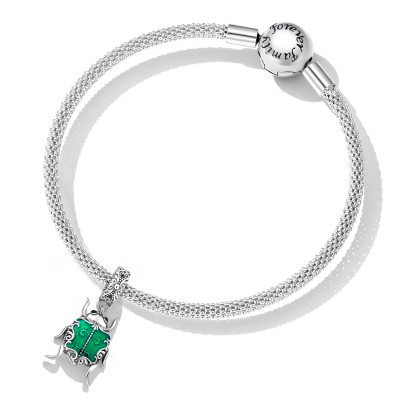 Zawieszka skarabeusz ze srebra 925 z zieloną emalią. Symbol szczęścia i ochrony. Pasuje do bransoletek Pandora. Idealna na preze